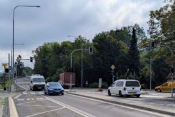 Výměna trolejových sloupů omezí dopravu v Přílukách
