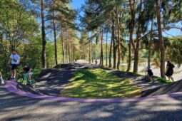 Osm let čekání je u konce. Ve Voticích otevřeli nový skatepark a pumptrack
