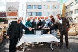 Mladé rodiny s dětmi přibývají. Horoměřice rozšiřují školu o 300 míst