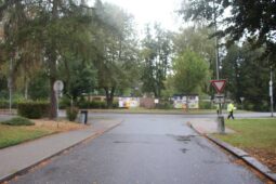 Auto srazilo cyklistku. Policie hledá řidiče tmavého Opelu
