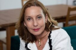 Barbara Lukešová se ve své nové roli úspěšné matky prokousává ke zcela jinému pohledu na mateřství!