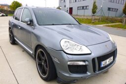 Praha dnes draží 33 odtažených aut. Porsche Cayenne začíná na 16 tisících