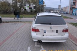 Jeden měl tři zákazy, druhý ani řidičák. Za volantem se přesto vystřídali