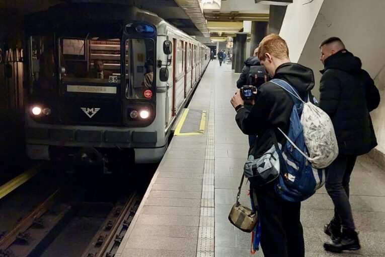 Béčko slaví 41 let. Pražané se mohou svézt historickým metrem