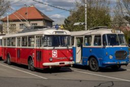 Návrat do minulosti na třech linkách: Do ulic vyjedou historické autobusy a trolejbus