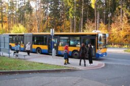 Na Dušičky posílí doprava ke hřbitovům. Ve Zlíně a Otrokovicích vyjedou i kloubové autobusy