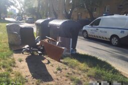 Mysleli, že se jich zbavili. Pneumatiky i pytle s odpadem je nakonec prozradily