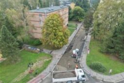 VIDEO: Dělníci míří z Habrmanovy na náměstí. Práce začnou příští týden