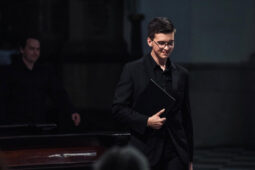 Mozartovy árie rozezní kostel sv. Šimona a Judy. Zazpívá Vojtěch Pelka