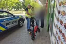 Praha si posvítí na upravená elektrokola a koloběžky. Policii pomůže nové zařízení