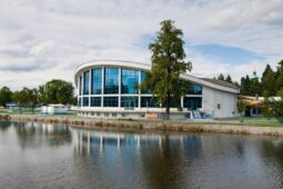 Milovníci plavání a bruslení se mohou i letos těšit na vánoční dárek od města