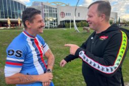 Voják ujel na kole 237 kilometrů za zraněným kamarádem: Pomohl získat 183 tisíc na rehabilitace