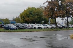 Otrokovice chystají první placené parkoviště. U nádraží nabídne 66 míst