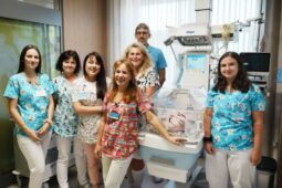 Příbramská nemocnice otevřela nové pokoje pro novorozence. Rodiče v nich zůstanou s dětmi