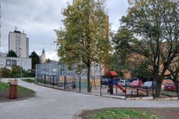 Riegrova ulice v Příbrami má nový vnitroblok. Přibylo hřiště i 38 parkovacích míst