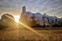 Na Sirotčím hradu v Klentnici probíhá revitalizace. Nevstupujte na staveniště!