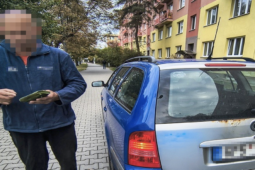 Rozvážel obědy seniorům, přestože měl zákaz řízení. Strážníci ho odhalili náhodou