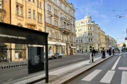 Zastávka na Strossmayerově náměstí dostane širší ostrůvek. Během prací zůstane v provozu