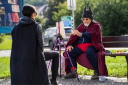 Třináct performerů míří do Náchoda. Jízdárna ožije akčním uměním