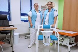 Když močový měchýř nefunguje, jak má. Lékařům ve Valašském Meziříčí pomáhá nová technologie