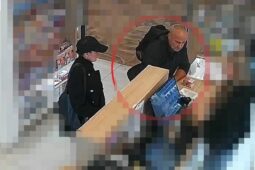 VIDEO: Kabelka s penězi zmizela v MHD. Policie hledá dvojici