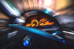 Po Brně stovkou. Tři motoristy čeká zákaz řízení