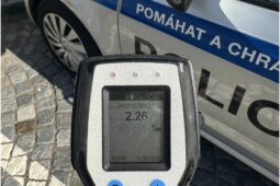 Rychlá práce chrudimských policistů. Dva řidiči museli po kontrole pokračovat pěšky