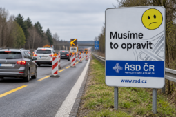 Sjezdy zavřené, objížďka rozkopaná. Šéf ŘSD se za chaos kolem D11 omluvil