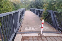 Lávka přes železnici se na několik dní uzavírá