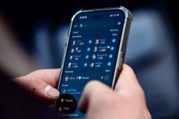 Podvodník si sám přijímal hovory v telefonu muže, který jen díky ostražitosti nepřišel o peníze