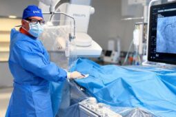 Kardiologické centrum AGEL propojí Pardubice s Austrálií i Portorikem. Nejtěžší operace srdce budou vysílat živě