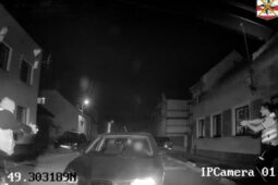 VIDEO: První opilý řidič ujížděl policistům, druhý vezl nebezpečný náklad po dálnici D2