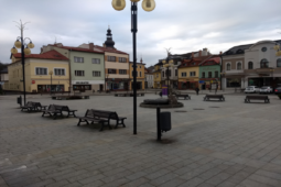 Na Machýčkův kříž spadl strom, nyní už je celý v novém