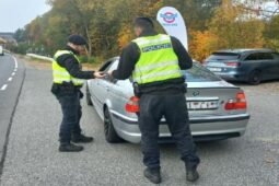 Dejte ruce na volant. Policisté v Bohutíně kontrolovali nepozorné řidiče