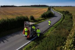Podzim silničáře nezastavil. Řidiči se dočkají konce oprav v Novém Kníně i u Černošic