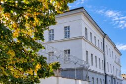 Vězni se v rámci nové spolupráce budou podílet na údržbě zeleně a dalších činnostech.
