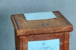 K volebním místům městská policie pověří o 130 strážníků více