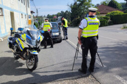 Motorkář svištěl Heřmanicemi rychlostí 108 kilometrů. Postih ho neminul, nebyl jediný