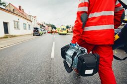 Šest zraněných během jediného odpoledne. Záchranáři vyjížděli k nehodám i vážnému úrazu