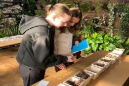 Zemědělka v Benešově láká budoucí studenty na pokusy, koně i moderní techniku