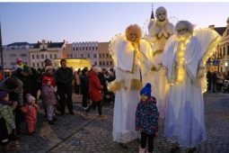 Vánoční dílničky, rozsvícení stromu, jarmark, trhy i koledy. V Havlíčkově Brodě vrcholí přípravy adventu