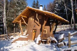 Mikuláš ovládne Pohádkovou vesničku v Podlesí. O víkendu čeká návštěvníky nadílka, pohádky i wellness