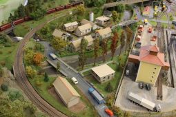 Plzeňské modelové kolejiště ožívá: stovky metrů kolejí a desítky vlaků čekají na návštěvníky