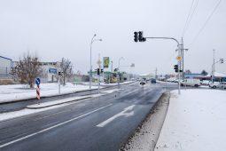 Provoz se vrací: Křižovatka Jateční–Chrástecká ožila po stavebních úpravách