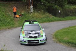 Adrenalin, burácení motorů i policejní dohled: víkend na Klatovsku a v Plzni patřil rally i tunerům