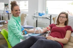 Fakultní nemocnice Ostrava hlásí S.O.S. Zásoby krve jsou na minimu. Za darování krve můžete dostat i odměny