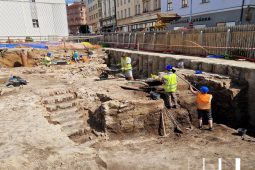Archeologové našli pod Janáčkovým kulturním centrem dům ze 13. století