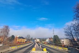 Po opraveném mostě přes Rožnovskou Bečvu už zase jezdí řidiči