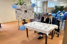 30. ročník veletrhu fiktivních firem: Studenti si vyzkoušeli podnikání nanečisto