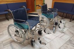 Kaplická poliklinika pořídila dva nové invalidní vozíky. Zdravotní péče je dostupnější a komfortnější